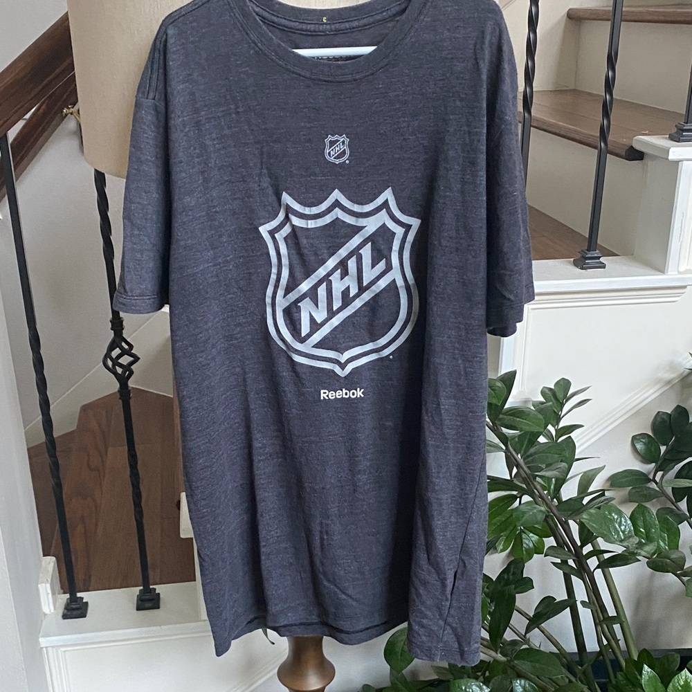 Reebok Charcoal NHL Logo Tee size M